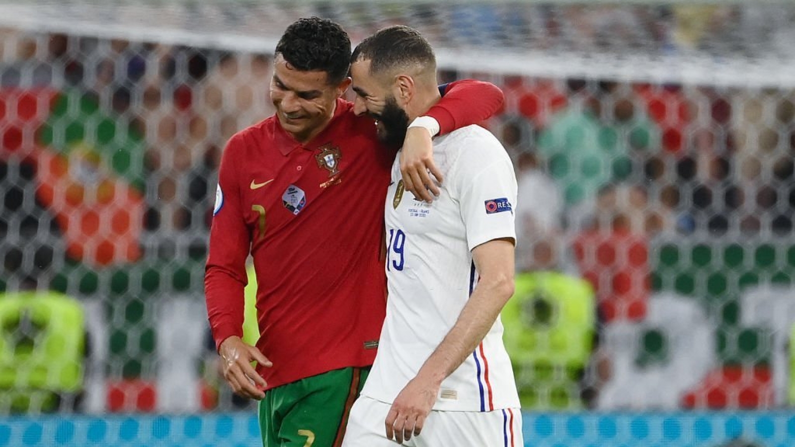 Chuyển nhượng 31/5: Benzema sắp hội ngộ với Ronaldo, Chelsea chia tay Sterling