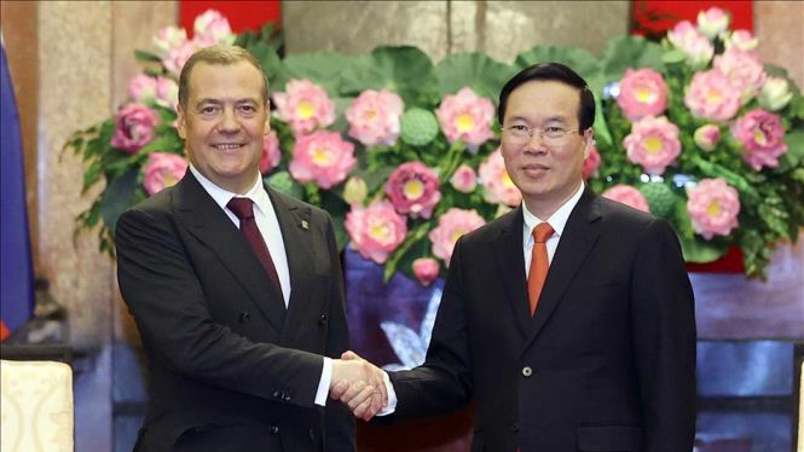 Chủ tịch nước Võ Văn Thưởng tiếp Chủ tịch Đảng nước Nga Thống nhất Dmitry Medvedev