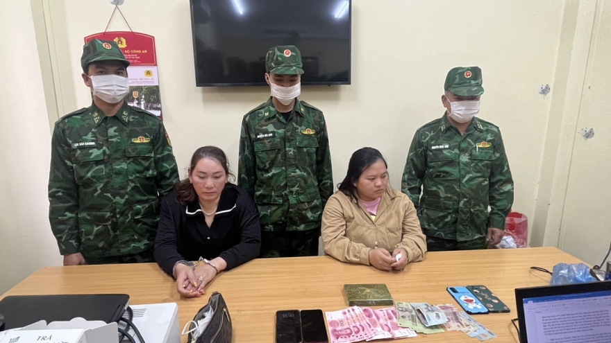 Mang 95 triệu đồng đi mua ma túy, 2 mẹ con bị bắt giữ