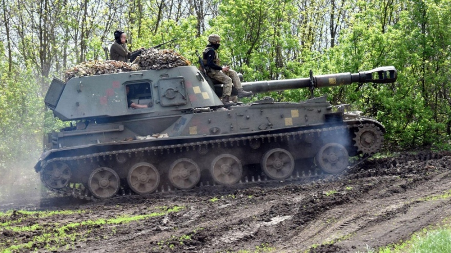 Pháo tự hành Nga Akatsiya khai hỏa vào mục tiêu tại Ukraine