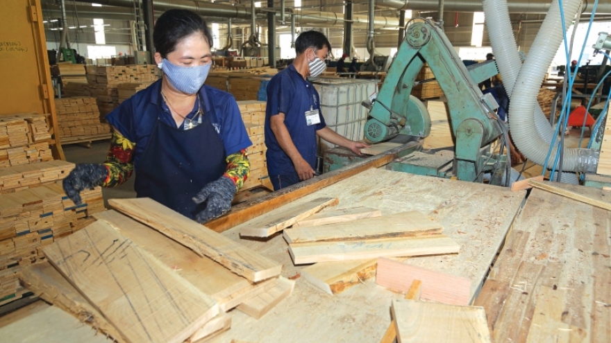 Xuất khẩu sản phẩm gỗ bắt đầu phục hồi