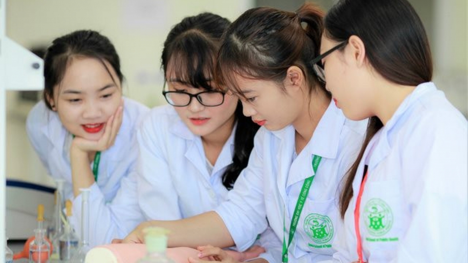 Cần thận trọng đưa môn Ngữ văn vào xét tuyển ngành Y