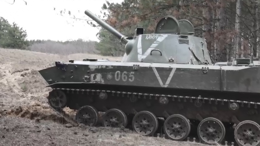 Pháo cối tự hành Nona của Nga nhả đạn vang rền về phía mục tiêu Ukraine