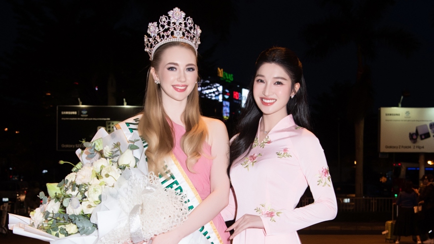 Hoa hậu Quốc tế Jasmin Selberg đẹp rạng rỡ khi đến Việt Nam