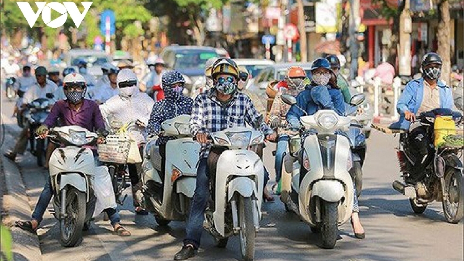 Thời tiết ngày 6/5: Áp thấp nhiệt đới trên biển Đông, Hà Nội tiếp tục nắng nóng
