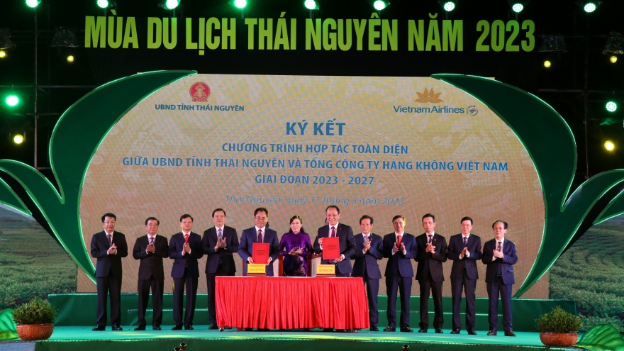 Vietnam Airlines ký kết hợp tác toàn diện với tỉnh Thái Nguyên