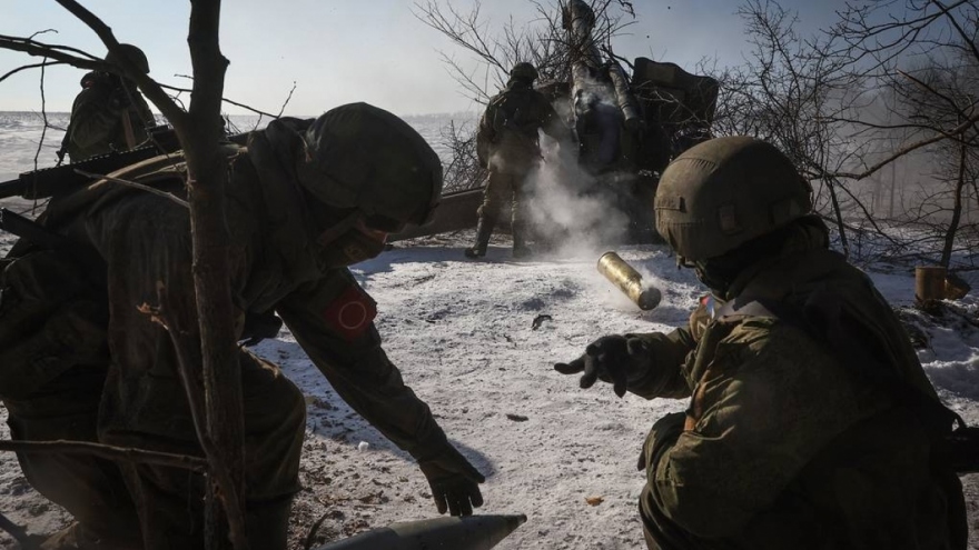 Cận cảnh binh sỹ Ukraine đột kích và nổ súng vào chiến hào của Nga