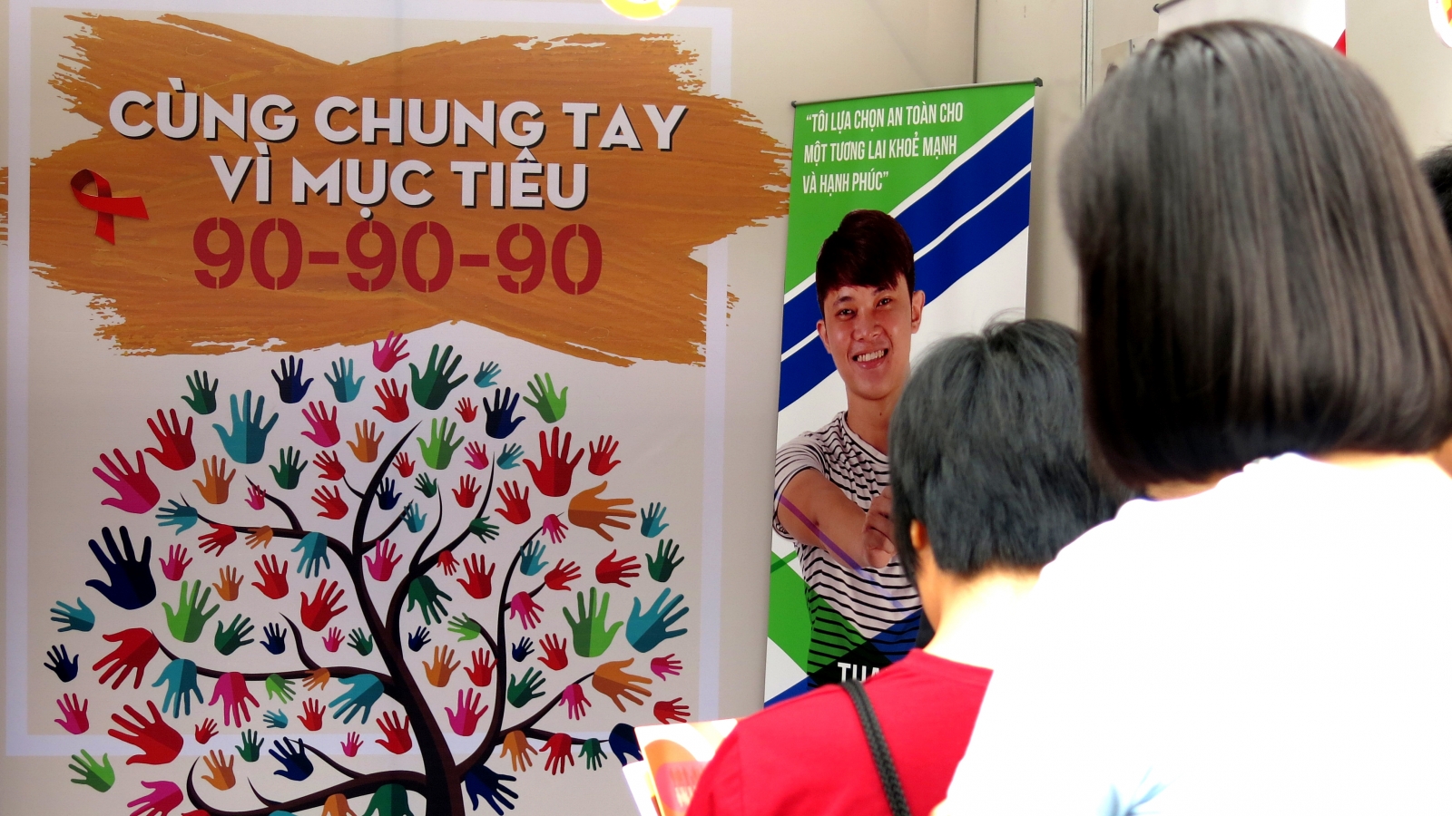 US accompanies Vietnam in HIV/AIDS prevention and control efforts