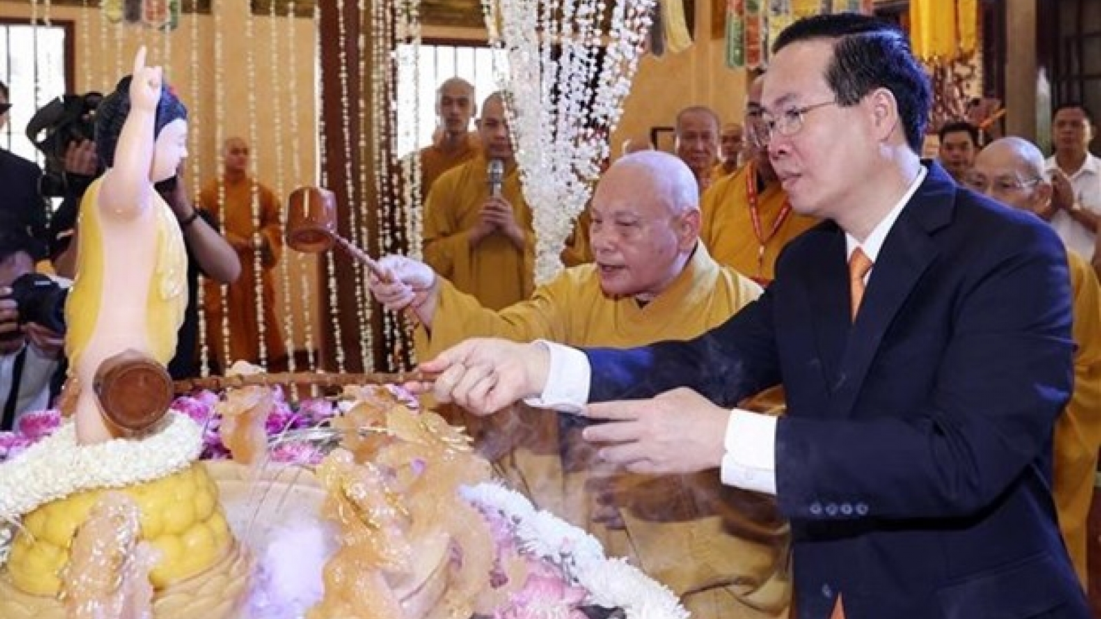 State leader extends greetings on Lord Buddha’s birth anniversary in HCM City