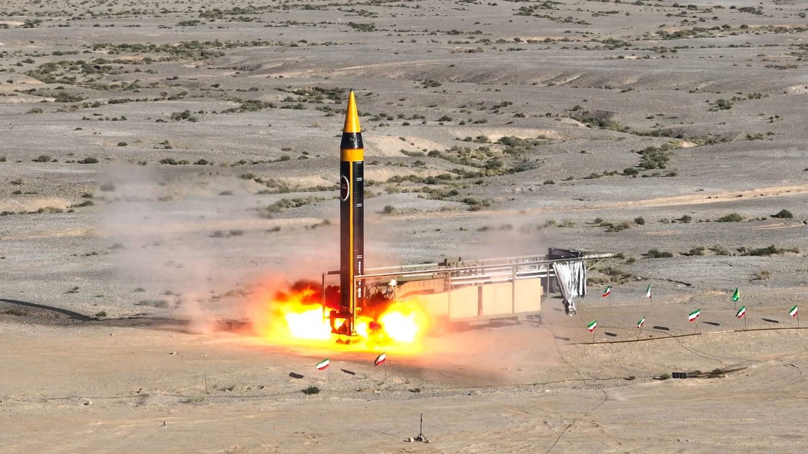 Nóng thế giới ngày 1/5: Iran dọa giáng đòn khiến Mỹ “phải hối tiếc”