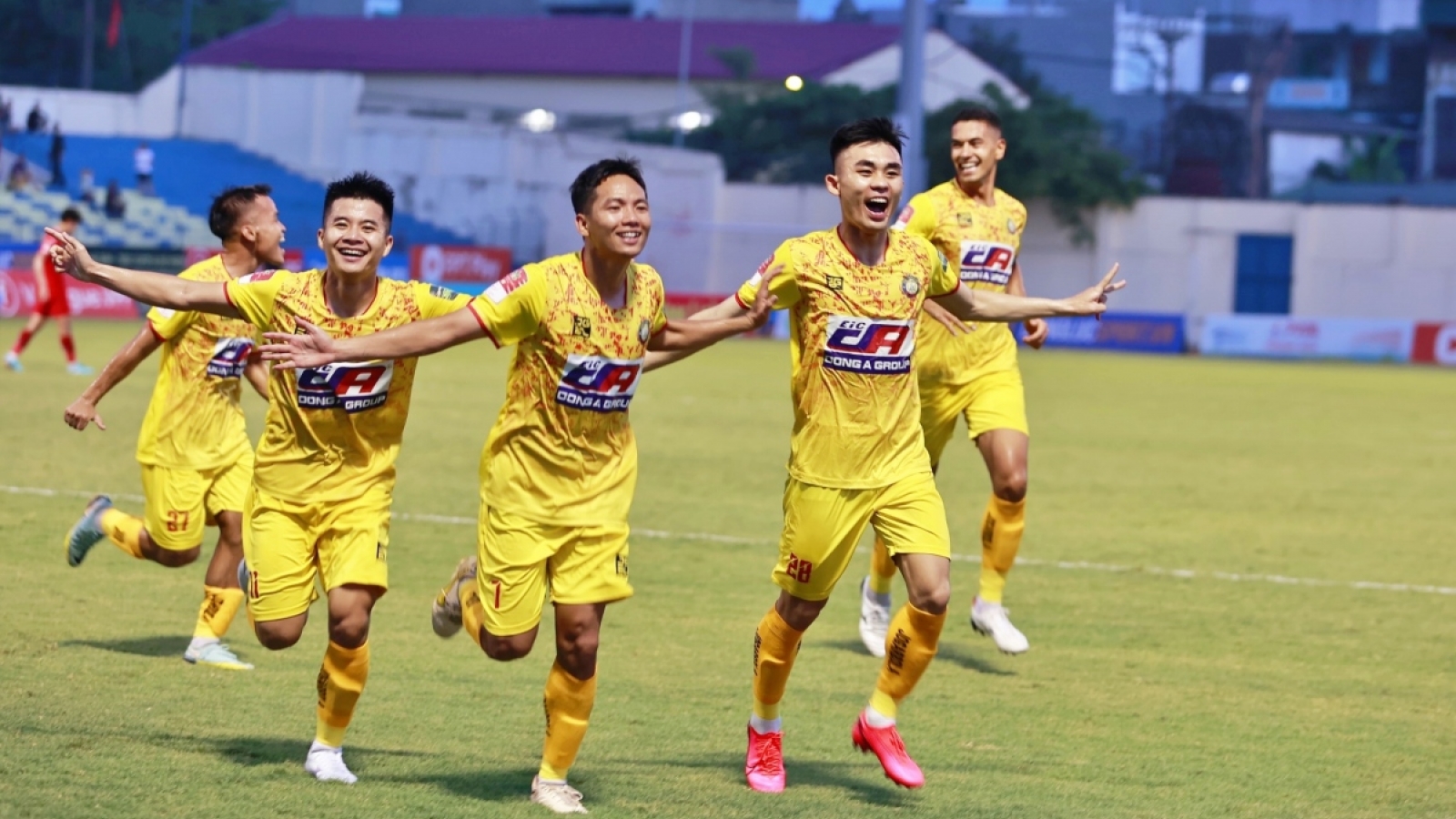 Bình Dương - Thanh Hoá: Chạy đà cho "chung kết"