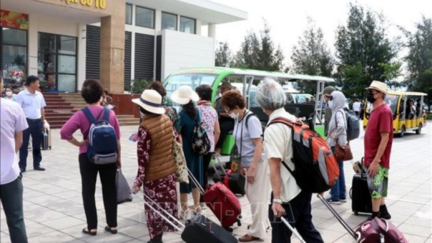 Vietnam hits peak time for domestic tourism