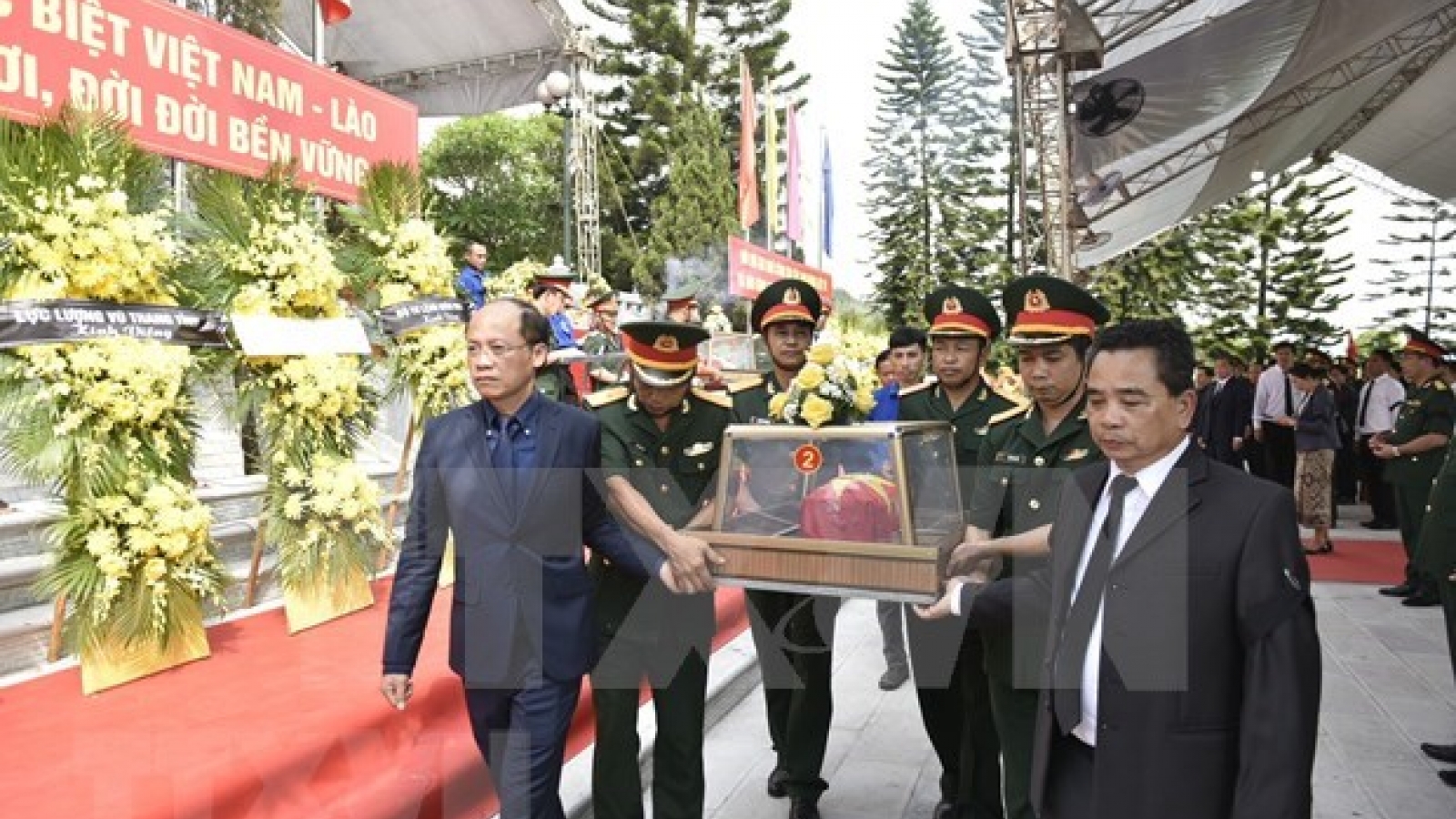Remains of volunteer soldiers reburied in Ha Tinh province