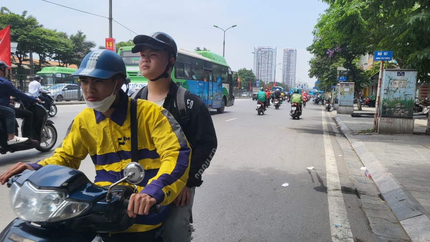 Đối mặt với nguy cơ bị khóa tài khoản vĩnh viễn, tài xế công nghệ vẫn phạm luật