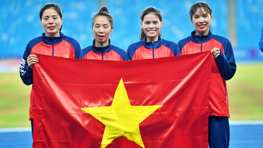 Màn cổ vũ có một không hai của “4 cô gái vàng” điền kinh Việt Nam