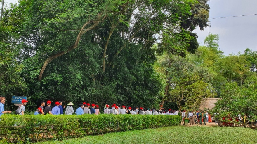 Tháng 5 quê Bác toả ngát hương sen