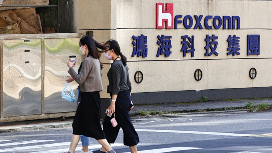 Foxconn hứa tăng thưởng cho nhân viên trước khi sản xuất iPhone 15