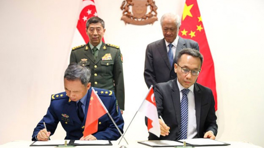 Trung Quốc, Singapore ký thỏa thuận thiết lập đường dây nóng quân sự