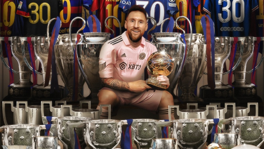 Biếm họa 24h: Messi mang theo bộ sưu tập danh hiệu đồ sộ sang Mỹ chơi bóng