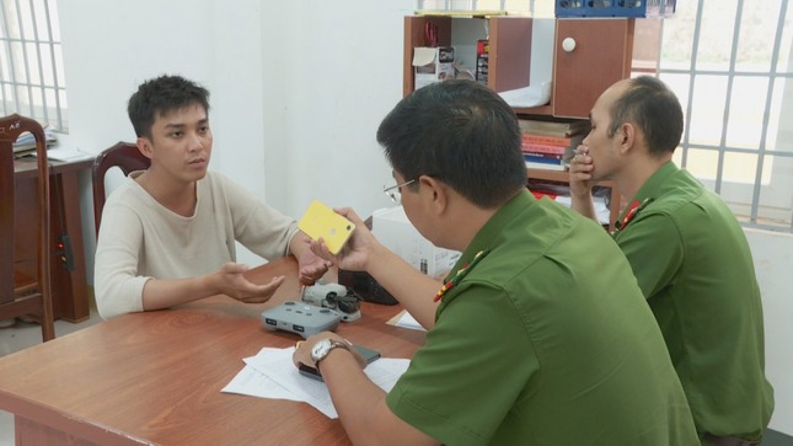 Giả nhân viên bưu cục lừa đảo, chiếm đoạt tài sản liên tỉnh