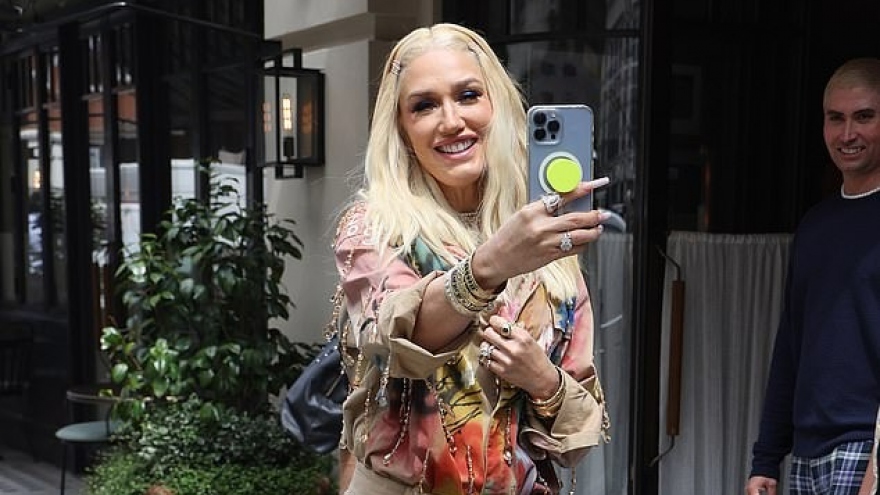 Gwen Stefani khoe phong cách đường phố đầy màu sắc trong bộ trang phục phun sơn