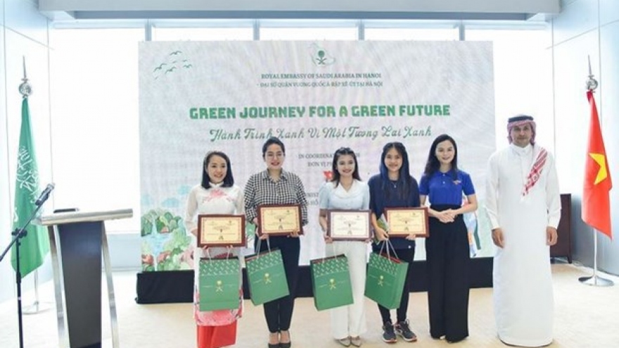 Vietnam, Saudi Arabia share vision for greener future