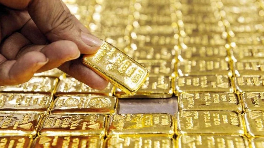 Vàng trong nước đứng giá, vàng thế giới tiếp tục giảm