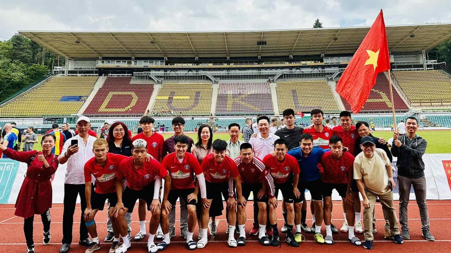 Đội bóng cộng đồng người Việt giành chức vô địch Giải bóng đá Thượng viện Séc