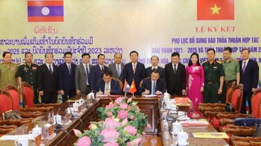 Vietnamese and Lao provinces boost all-round relations