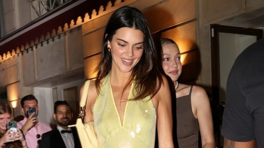 Kendall Jenner diện đầm hở lưng gợi cảm đi ăn tối cùng Gigi Hadid