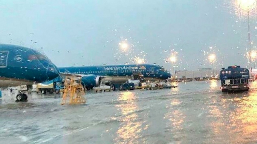 Bad weather affects 140 flights at Tan Son Nhat Airport