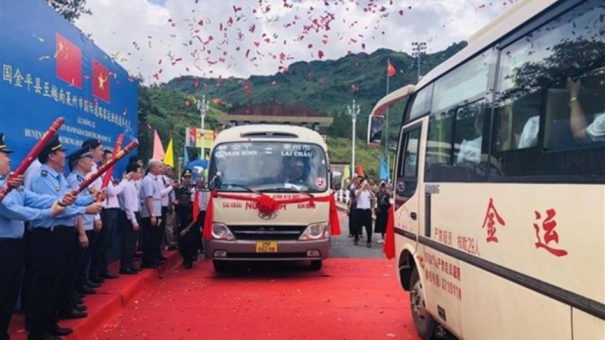 Vietnam-China international road passenger transport service launched