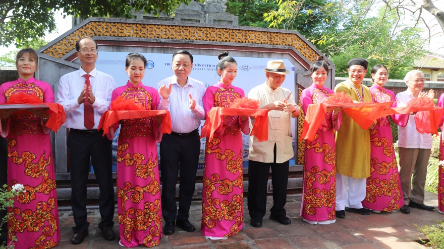 Triển lãm “Thần Kinh Nhị Thập Cảnh - thơ vua Thiệu Trị qua thư pháp"