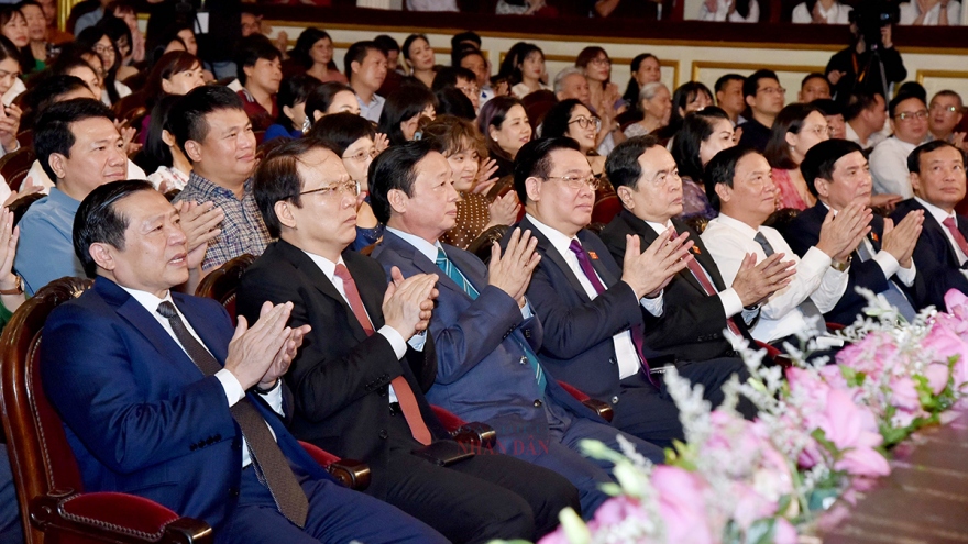 Chủ tịch Quốc hội dự Chương trình nghệ thuật “Vinh quang Tổ quốc Việt Nam”