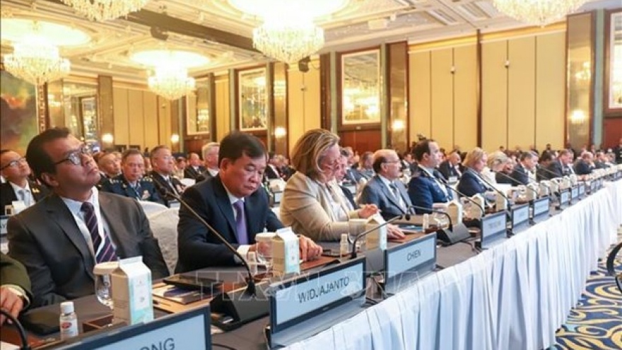 Vietnam represented at 20th Shangri-La Dialogue in Singapore