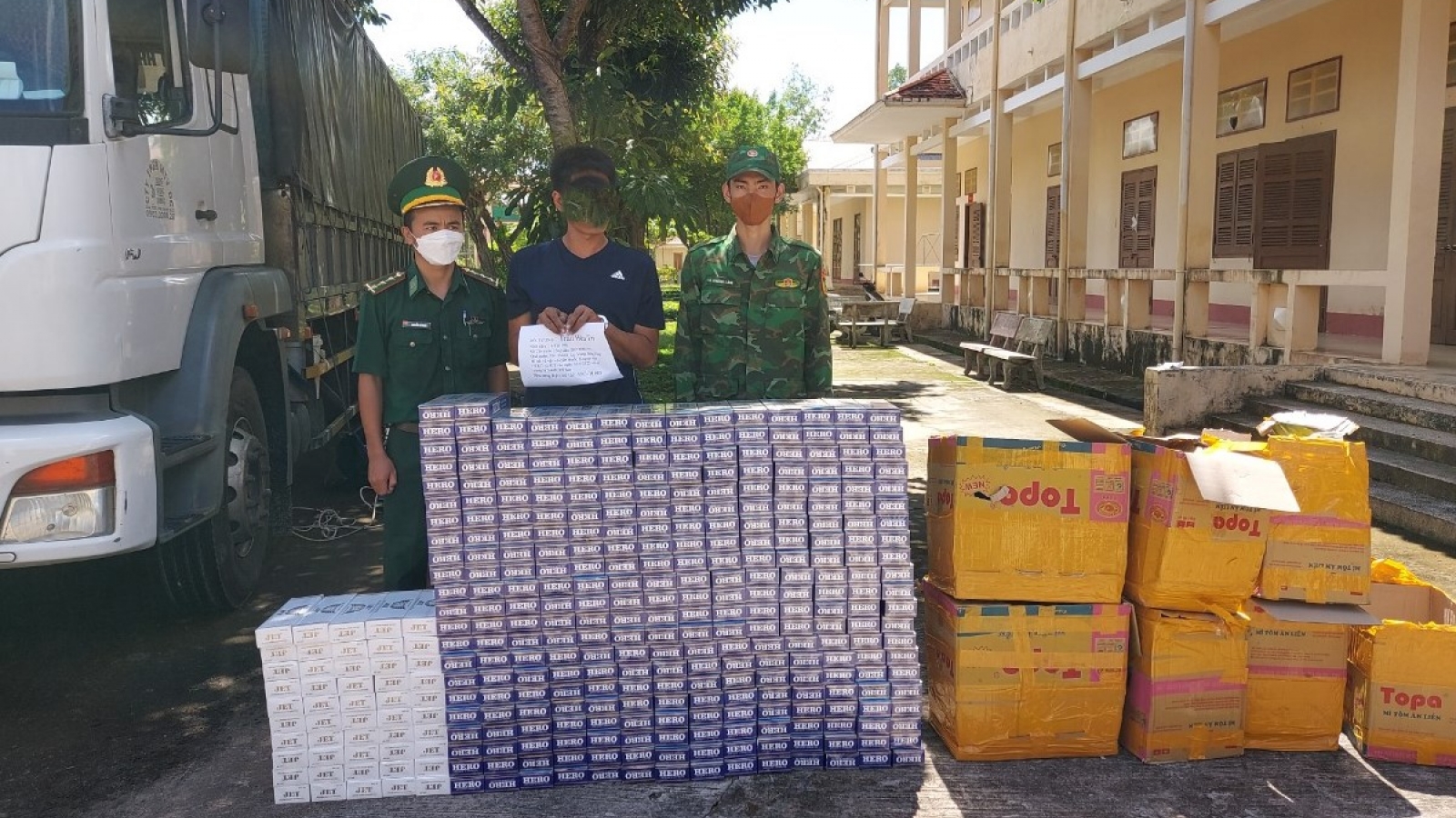 Kiên Giang: Bắt giữ hàng ngàn gói thuốc lá lậu