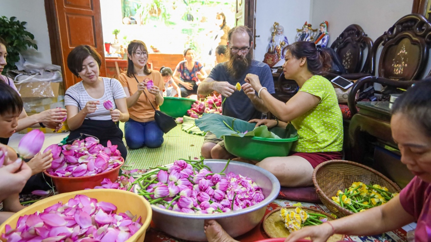 Experiencing West Lake lotus tea making in Hanoi