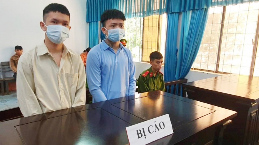 Hai cậu cháu lĩnh án 21 năm tù vì tội mua bán người