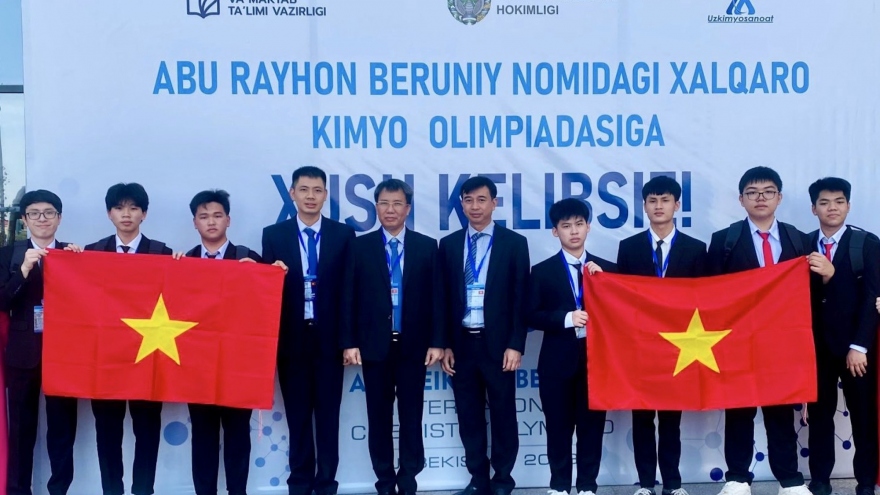 4 học sinh Việt Nam giành huy chương vàng Olympic Hoá học quốc tế