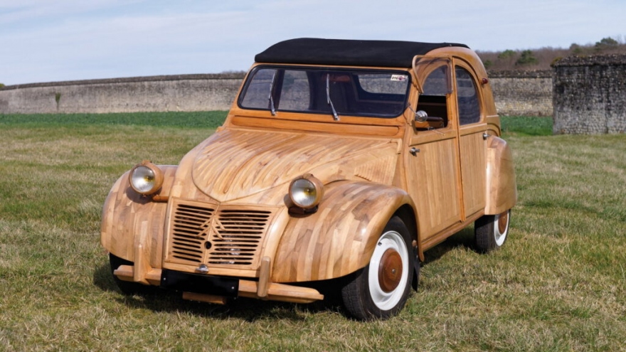 Ảnh chi tiết Citroen 2CV làm hoàn toàn bằng gỗ có giá 225.000 USD