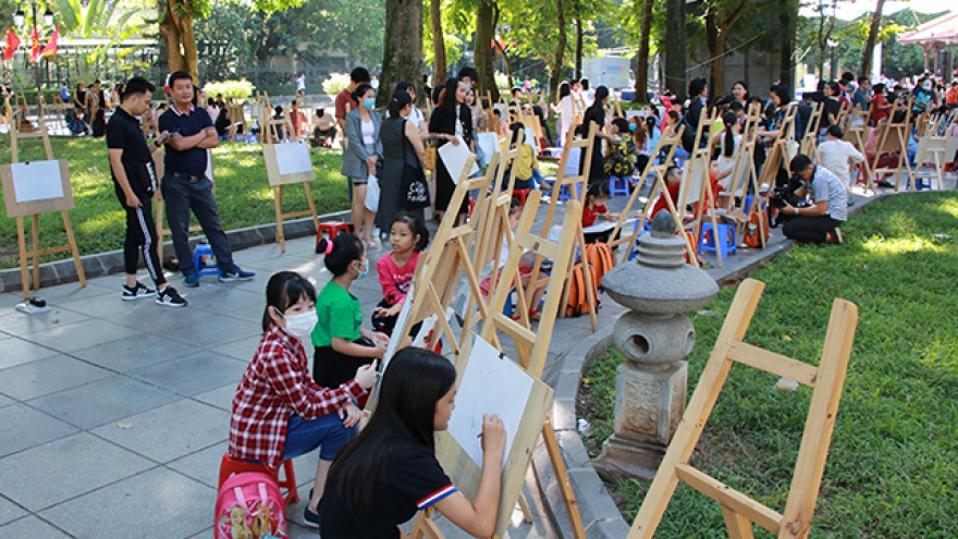 Painting contest launched for Vietnamese and foreign children
