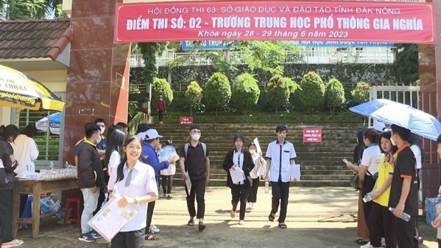 2 thí sinh ở Đắk Nông bị đình chỉ vì mang điện thoại vào phòng thi