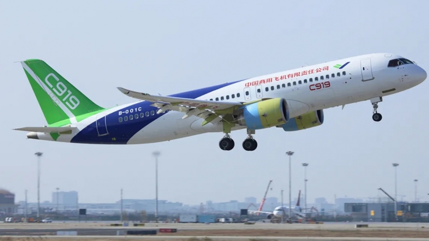 Máy bay thương mại nội địa đầu tiên của Trung Quốc ra mắt