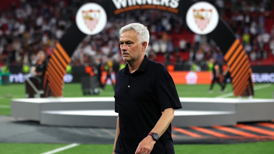 AS Roma mất chức vô địch Europa League, HLV Mourinho chỉ trích trọng tài