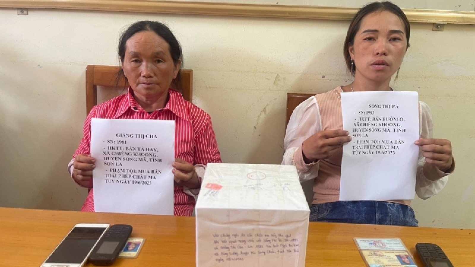 Hai phụ nữ mua bán 1 bánh heroin và 6.000 viên ma túy