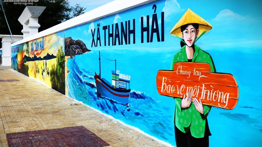 Discovering longest Vietnamese mural painting in Ninh Thuan province