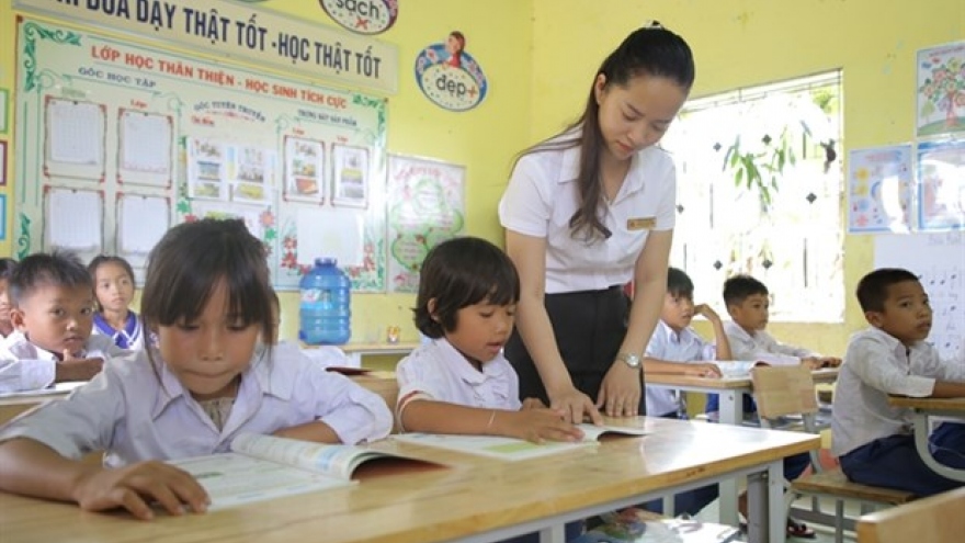 Vietnam’s public employees earn wage less than Southeast Asian peers
