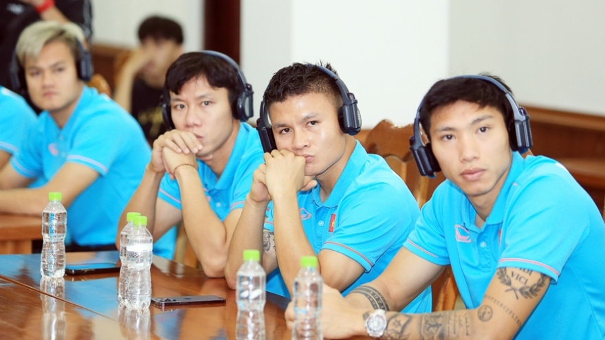 Quang Hải và dàn cầu thủ ĐT Việt Nam dự hội thảo của UEFA
