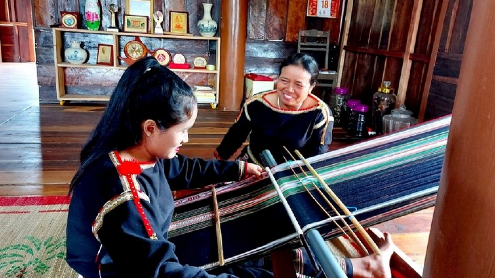 Brocade weaving showcases Ede women’s ingenuity