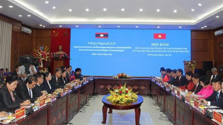 Hanoi, Vientiane share experience in front affairs